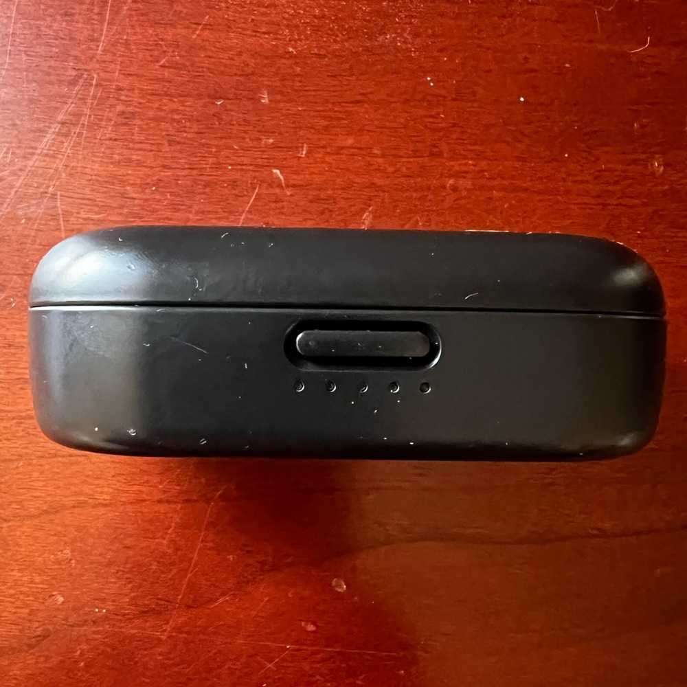 Bose Sport earbuds spare charging case only 427929 - Picture 3 of 4